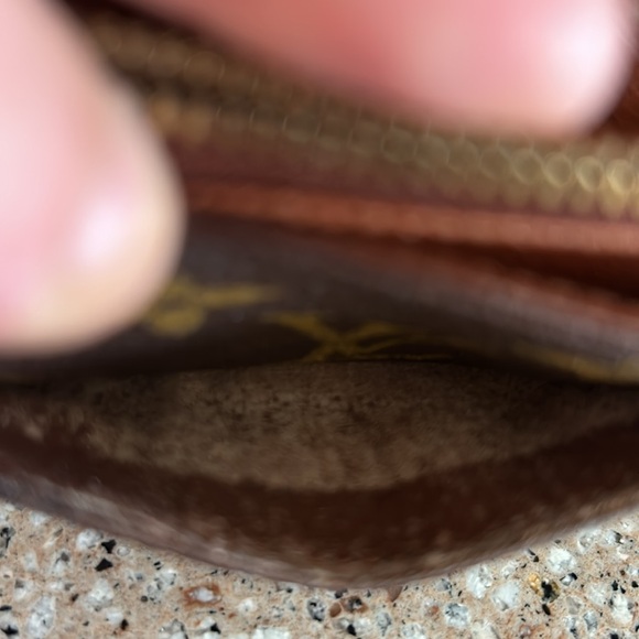 Louis Vuitton vintage Sarah wallet - Picture 11 of 14